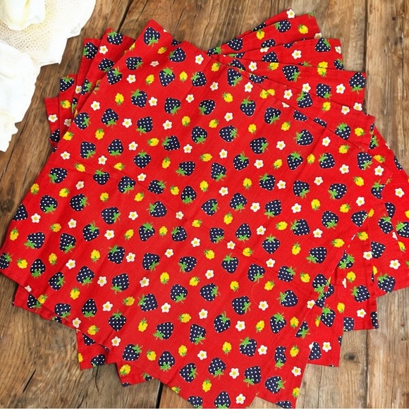 Vintage cloth polkadot strawberry napkins - set of 6 - Picture 4 of 4